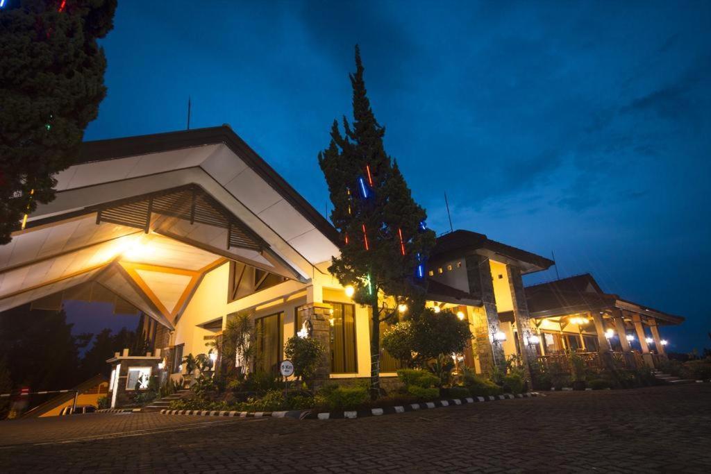 Pacet  Sangga Buana Resort & Convention Hotel מראה חיצוני תמונה